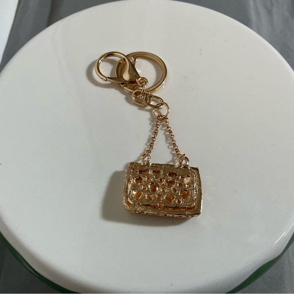 Elegant Gold and Pearl Keychain - Picture 3 of 3